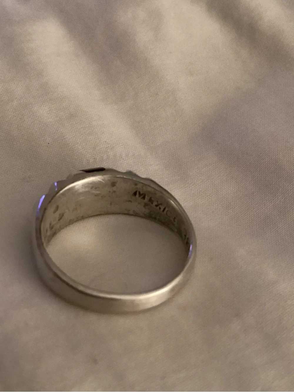 VTG silver Ring inlayed Onyx and Twisted Silver Detailed Authentic Stone